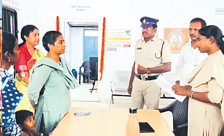 మహిళ చెప్పింది అర్థం కాక మనిషిని తీసుకురమ్మన్నాం