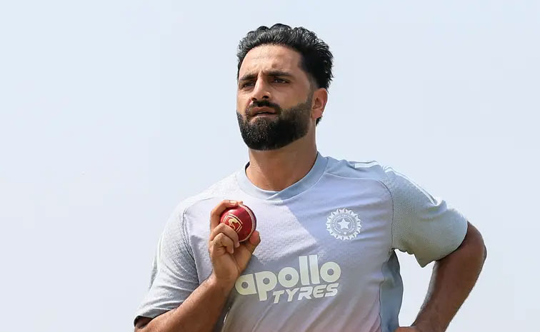 ఆకిబ్ నబీ అరంగేట్రం ఆకిబ్ నబీ అరంగేట్రం