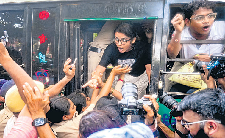 జంతర్&zwnj;మంతర్&zwnj; వద్ద నిరసన.. పలువురి ...