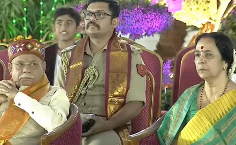 లోక్‌ భవన్‌లో వైభవంగా బతుకమ్మ వేడుకలు
