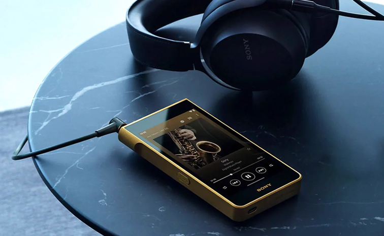 ఈ వాక్‌మ్యాన్‌ రేటుకు కారు కొనుక్కోవచ్చు! | Sony Ultra-Luxury Walkman ...