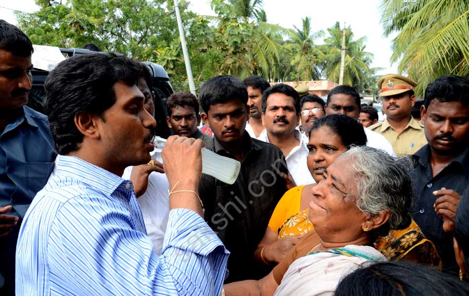 YS Jagan mohan reddy to visit Cyclone Victims in Godavari Districts - Sakshi4