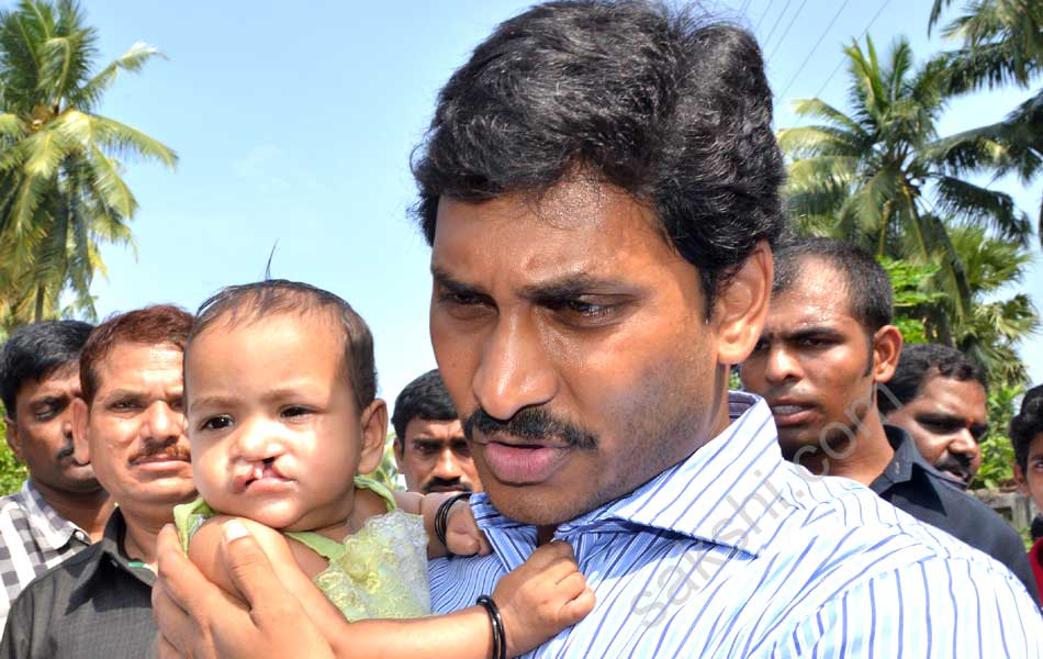 YS Jagan mohan reddy to visit Cyclone Victims in Godavari Districts - Sakshi9
