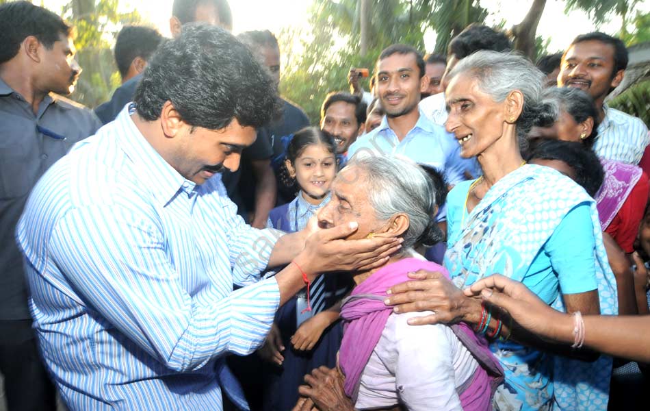 YS Jagan mohan reddy to visit Cyclone Victims in Godavari Districts - Sakshi12