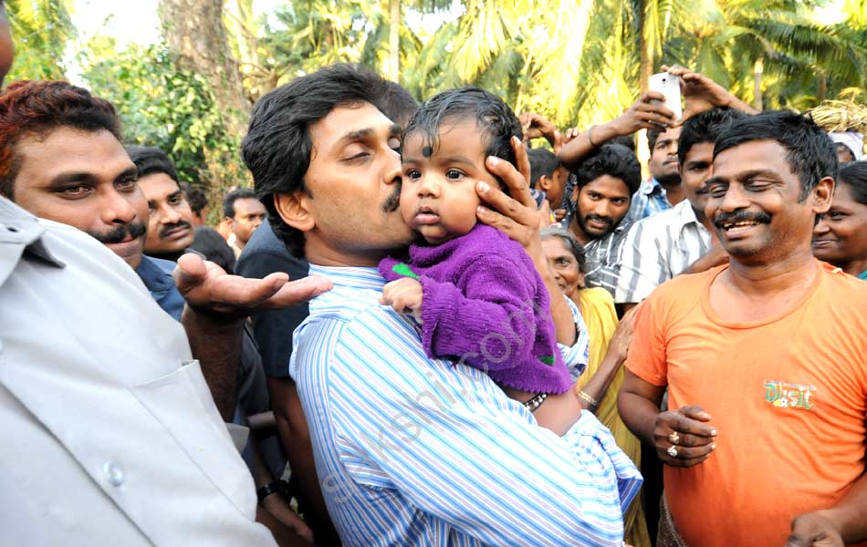 YS Jagan mohan reddy to visit Cyclone Victims in Godavari Districts - Sakshi14