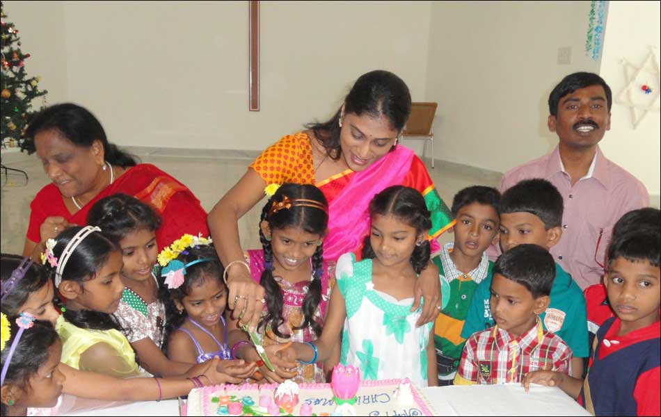 Jagan Mohan Reddy Christmas celebrations11