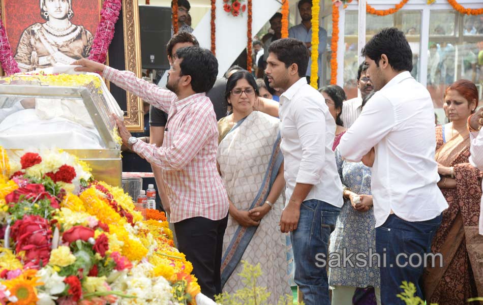 celebreties broke into tears with akkineni nageswara rao death - Sakshi2