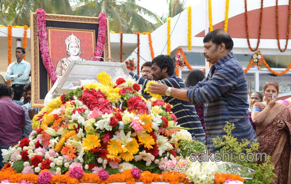 celebreties broke into tears with akkineni nageswara rao death - Sakshi3