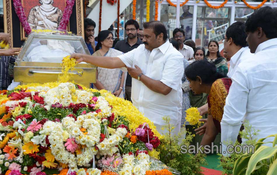 celebreties broke into tears with akkineni nageswara rao death - Sakshi13