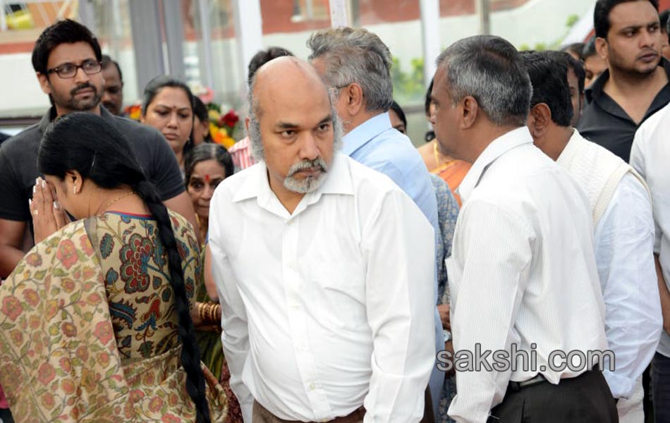 celebreties broke into tears with akkineni nageswara rao death - Sakshi43