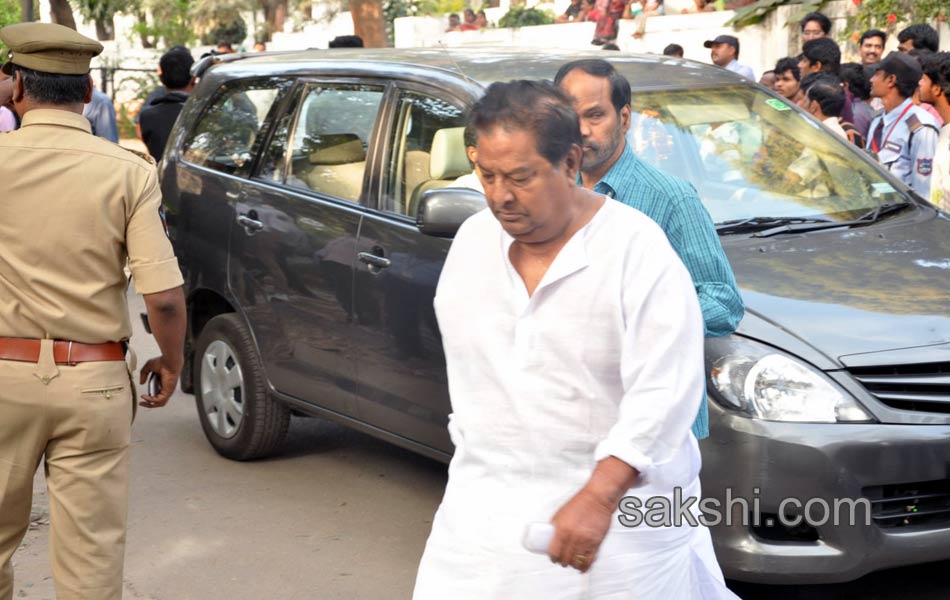 celebreties broke into tears with akkineni nageswara rao death - Sakshi66