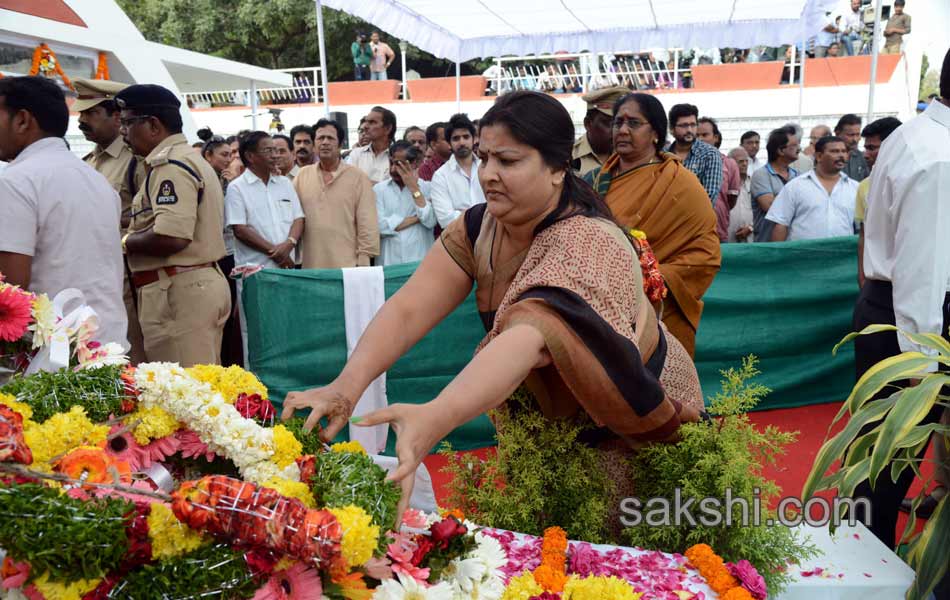 celebreties broke into tears with akkineni nageswara rao death - Sakshi76