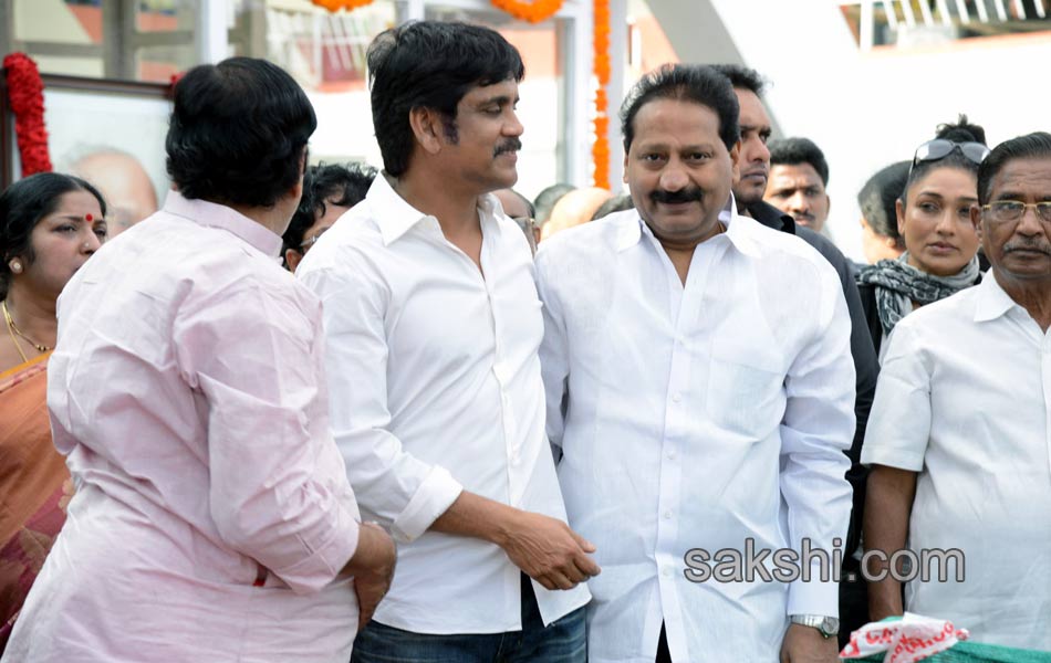 celebreties broke into tears with akkineni nageswara rao death - Sakshi78