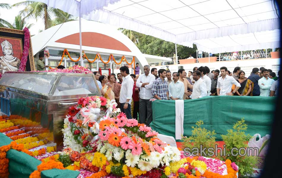 celebreties broke into tears with akkineni nageswara rao death - Sakshi87