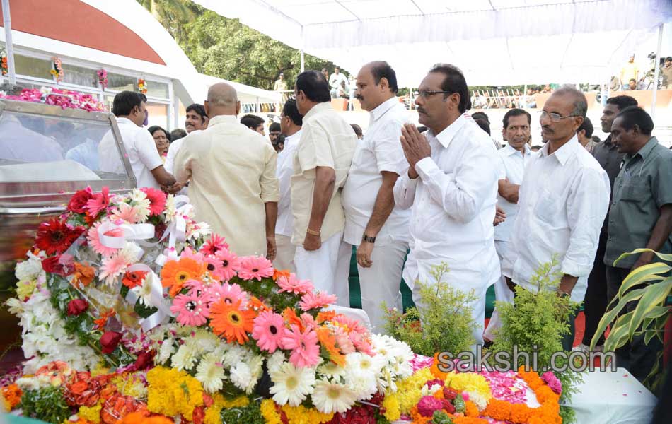 celebreties broke into tears with akkineni nageswara rao death - Sakshi92