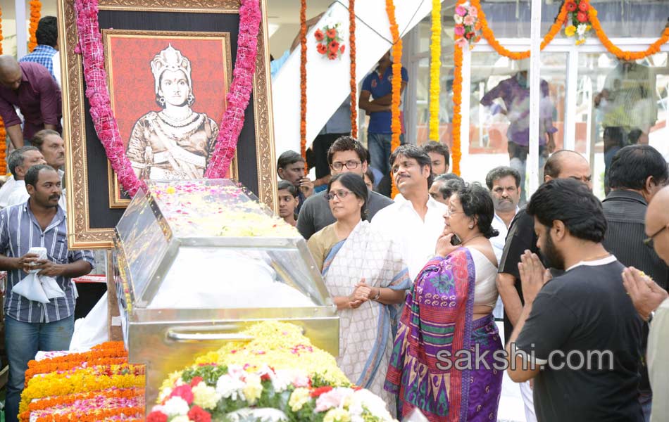 celebreties broke into tears with akkineni nageswara rao death - Sakshi129