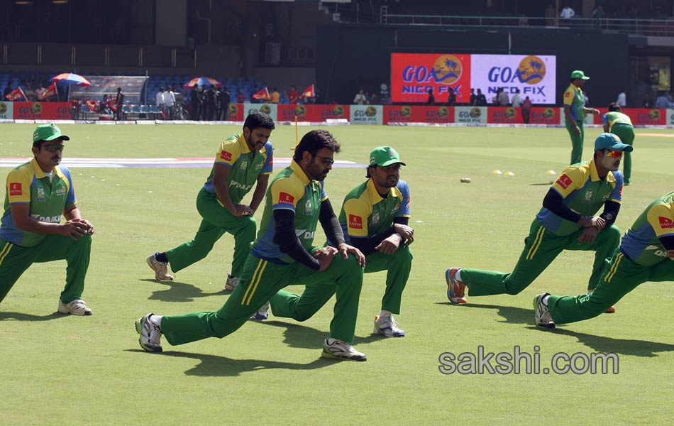 CCL 4 Terrific Victory For Kerala Strikers Beats Telugu Warriors By 4 Wickets4