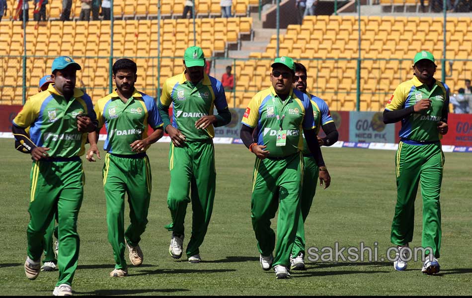 CCL 4 Terrific Victory For Kerala Strikers Beats Telugu Warriors By 4 Wickets6