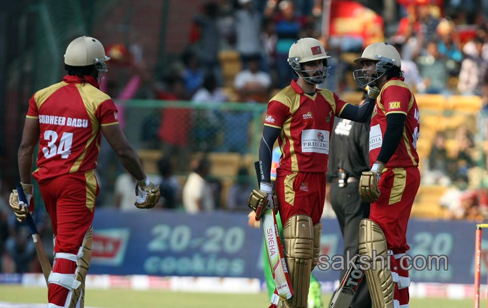 CCL 4 Terrific Victory For Kerala Strikers Beats Telugu Warriors By 4 Wickets49