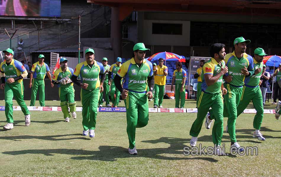 CCL 4 Terrific Victory For Kerala Strikers Beats Telugu Warriors By 4 Wickets51