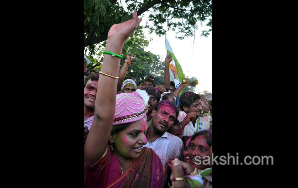 Kavita Pays homage to T martyrs at Gun Park - Sakshi7