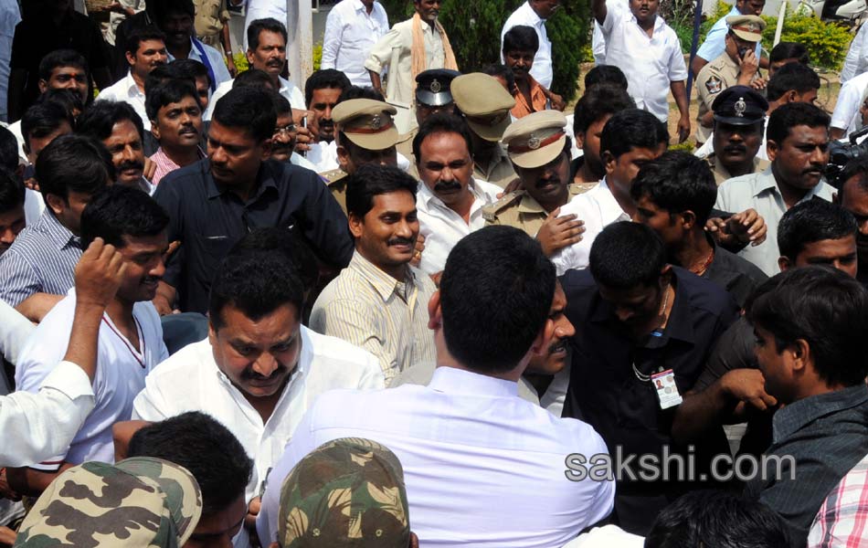 Jagan was received in great way in Gannavaram - Sakshi4
