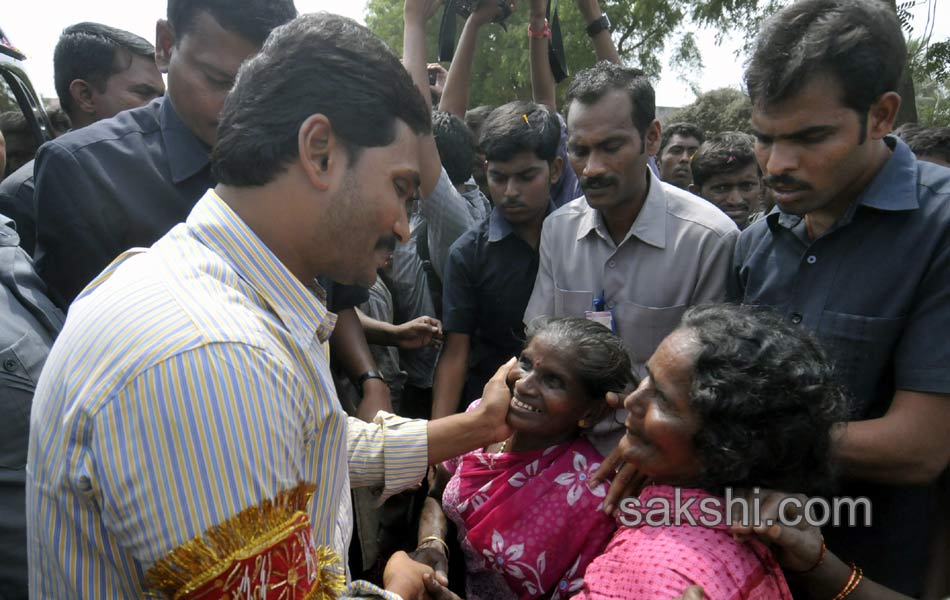 Jagan was received in great way in Gannavaram - Sakshi8