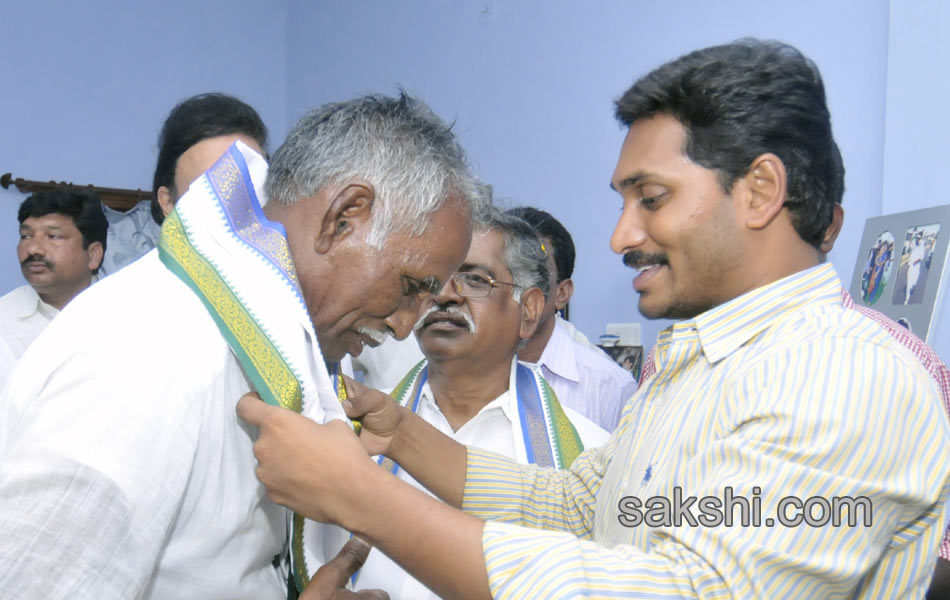 Jagan was received in great way in Gannavaram - Sakshi16