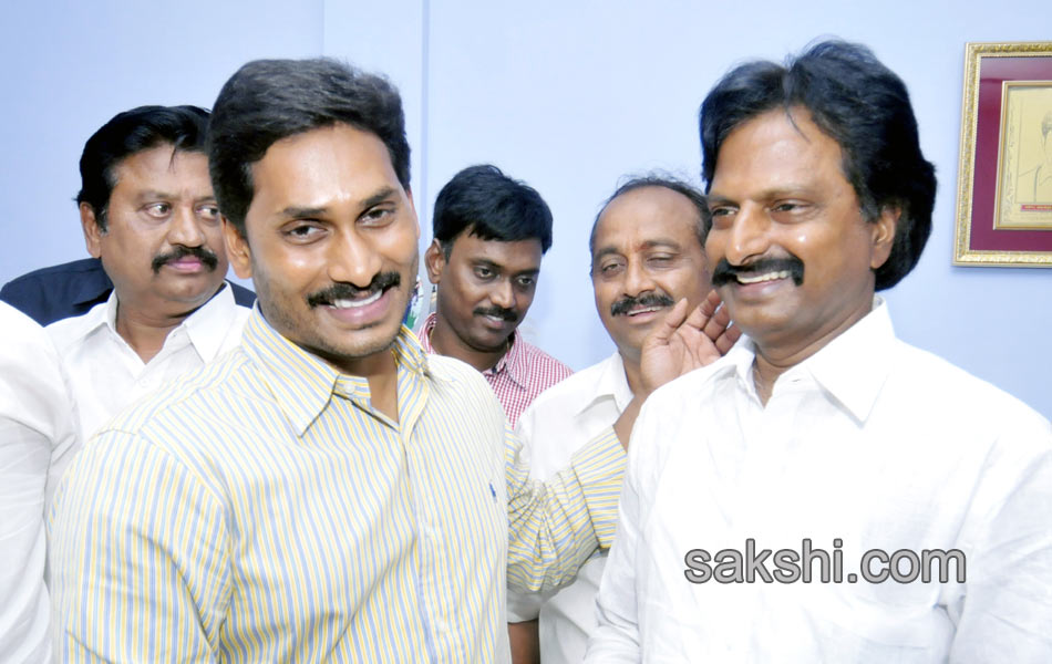 Jagan was received in great way in Gannavaram - Sakshi21
