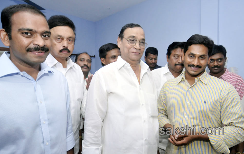 Jagan was received in great way in Gannavaram - Sakshi22