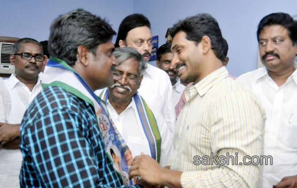 Jagan was received in great way in Gannavaram - Sakshi30