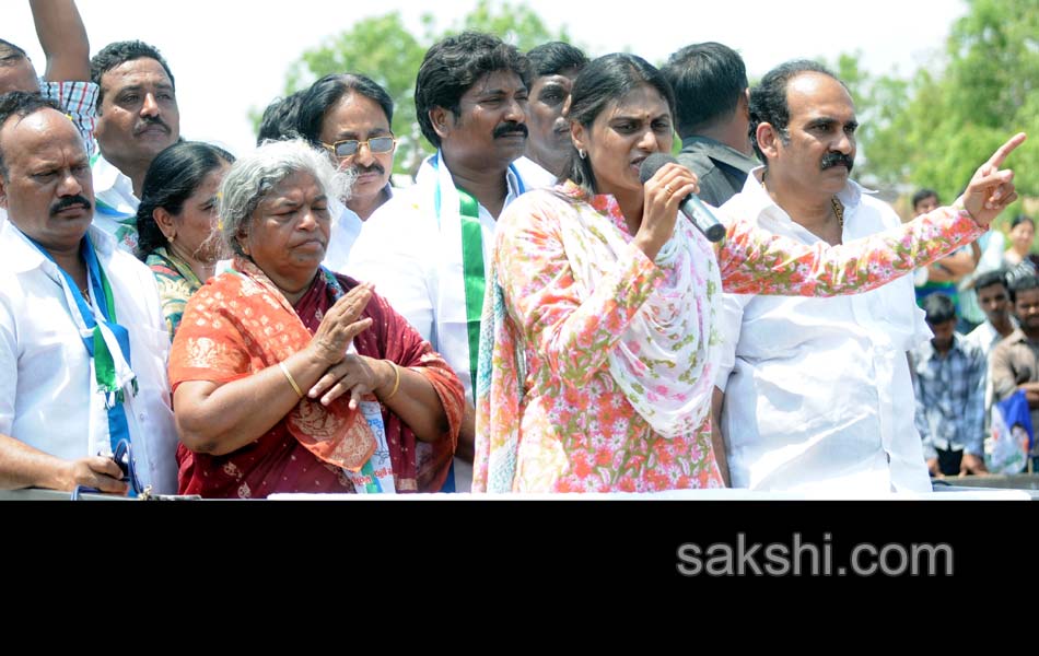 Sharmila s YSR Janpatham at Vinukonda - Sakshi31