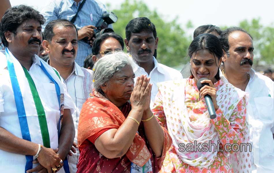 Sharmila s YSR Janpatham at Vinukonda - Sakshi35