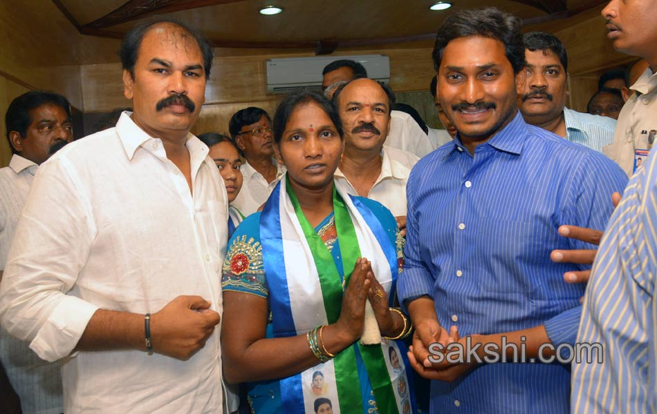 Jagan s Janpatham at East Godavari - Sakshi35