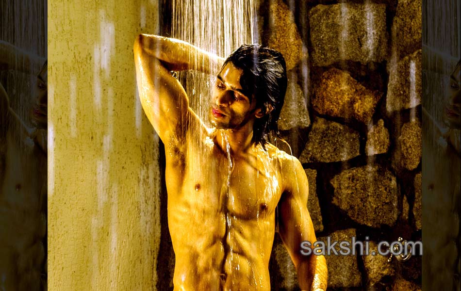 Life is Beautiful Abhijeet Six Pack3