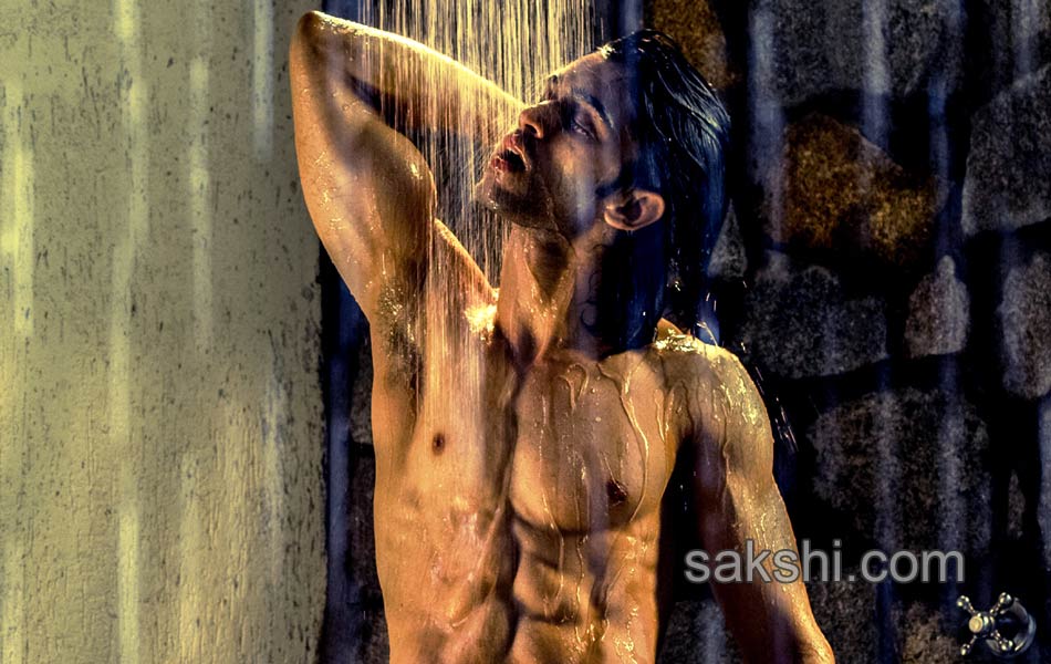 Life is Beautiful Abhijeet Six Pack15