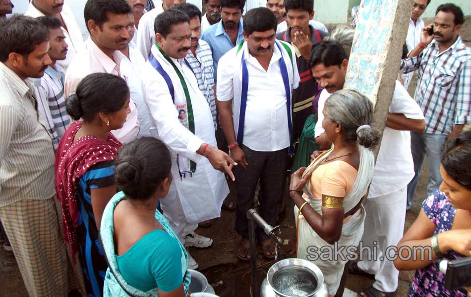 candidates of seemandhra participating with people works during election Campaign - Sakshi12