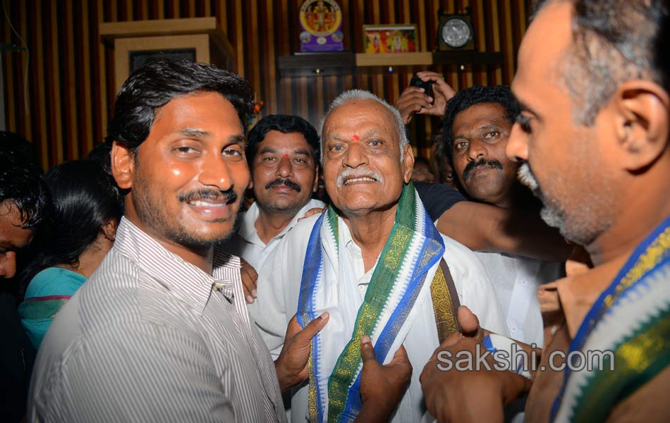 Jagan s Janapatham at Guntur District - Sakshi2