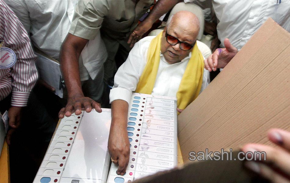 Celebrities turn up big time to vote - Sakshi20