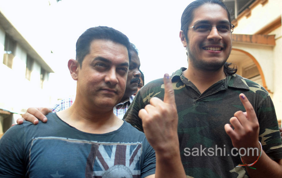 Celebrities turn up big time to vote - Sakshi31