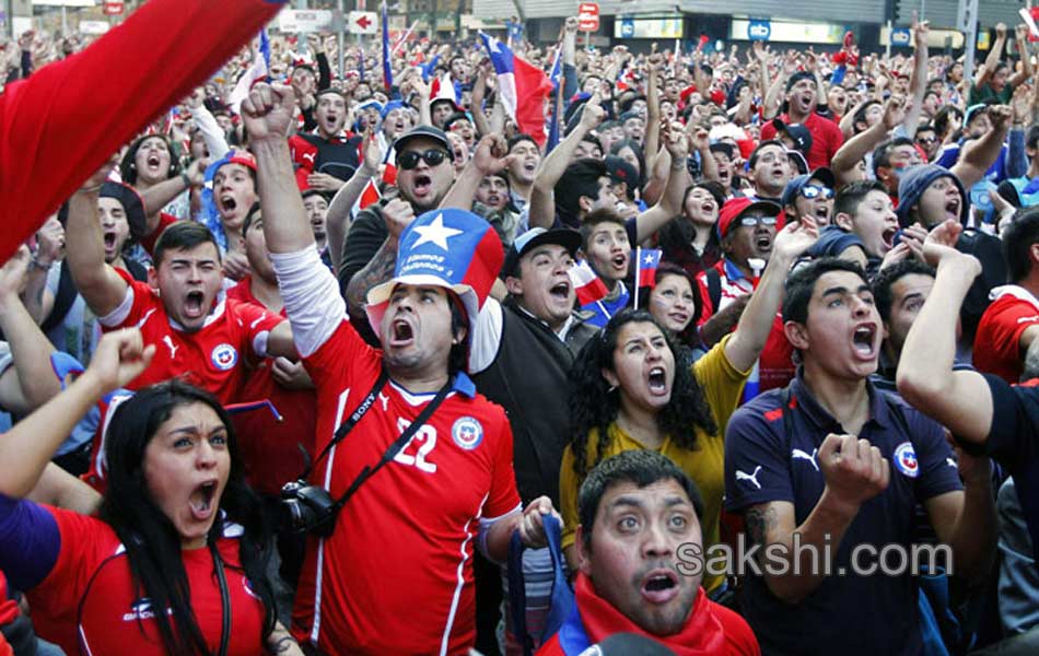 Fans of FIFA 2014 - Sakshi6