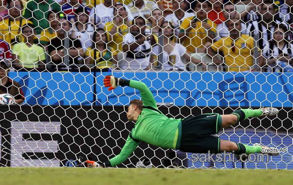 Klose record tying equalizer salvages Germany draw against Ghana - Sakshi13