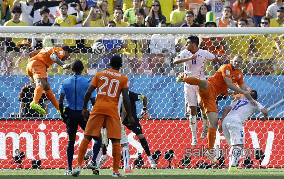 netherlands victory over chille - Sakshi4