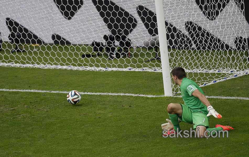 spain victory over australia - Sakshi18