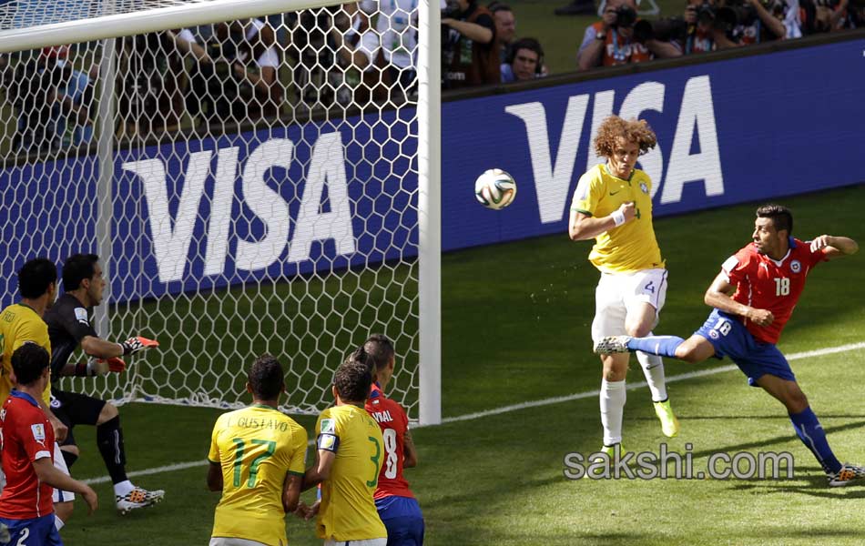 brazil victory over chile - Sakshi4