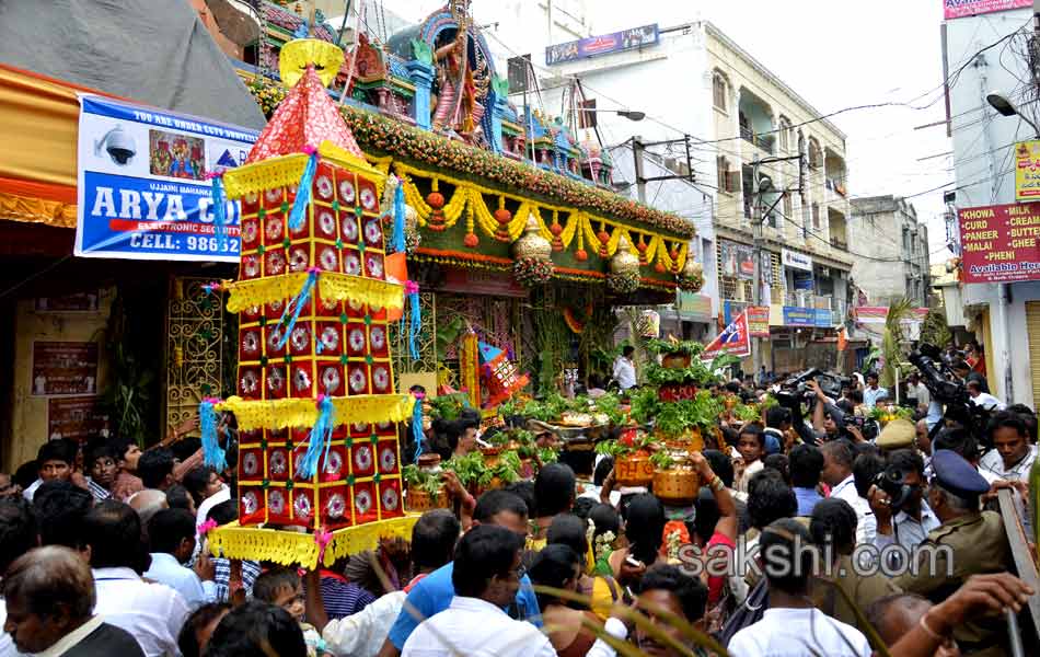 Temples come alive with Bonalu festivities - Sakshi22