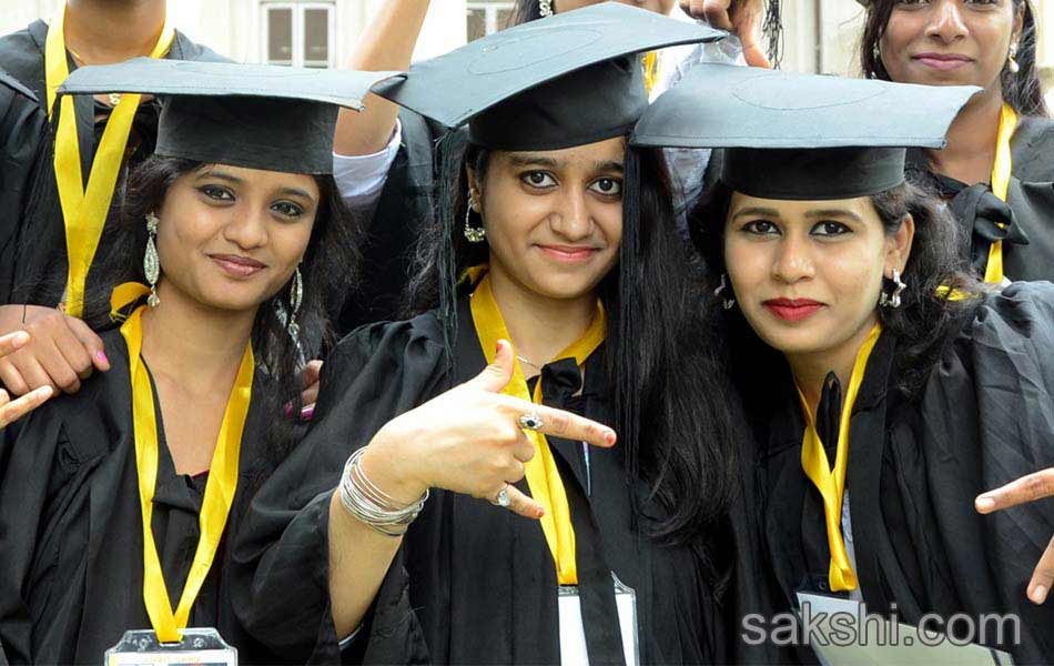 Srinidhi Institute of Science and Technology convocations in madhapur3