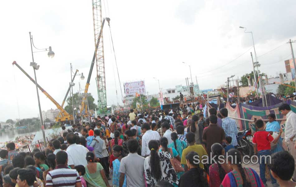 Lord Ganesh idols being immersed in Hussainsagar lake11