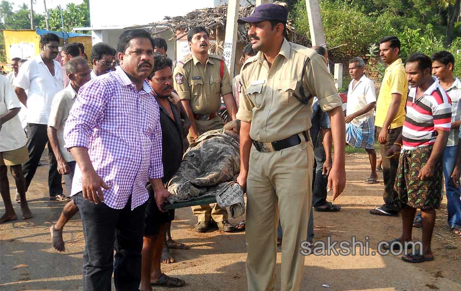 firecrackers blast in east godavari district - Sakshi7