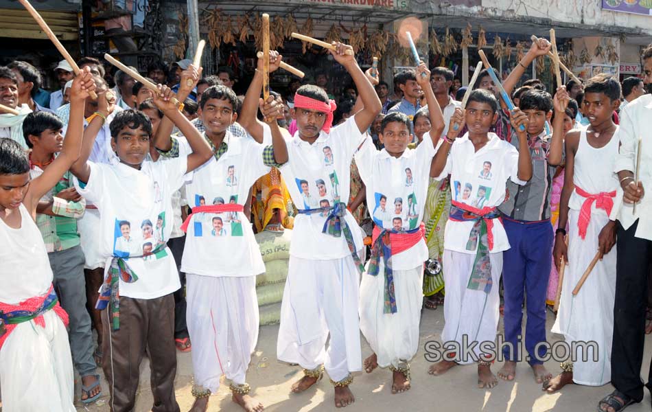 second day of ys sharmila paramarsha yatra18